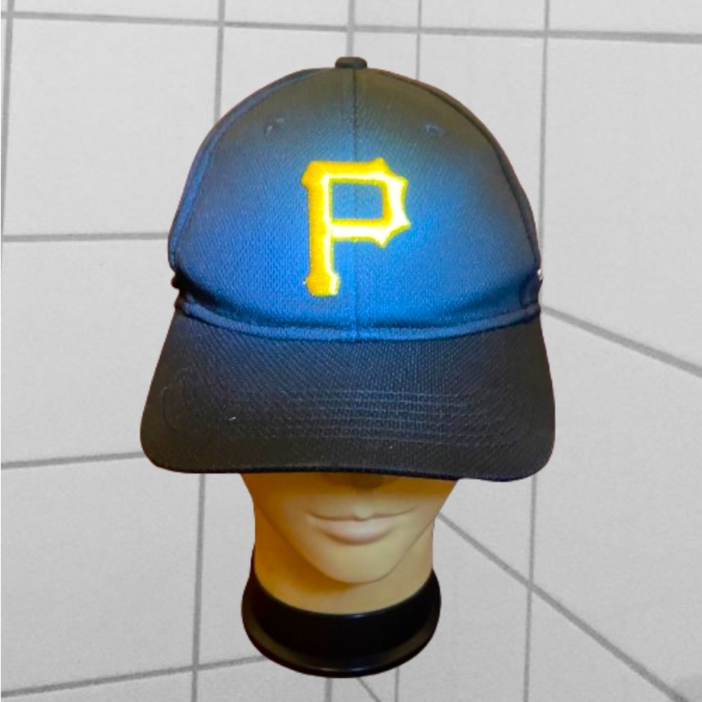 Pittsburgh Pirates Black Adjustable Strapback MLB Cap